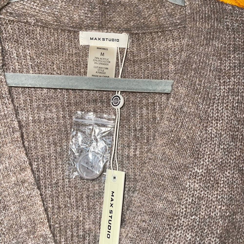 max studio sweater - Picture 3 of 3